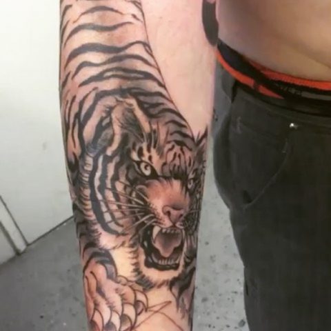 arm tiger tattoo