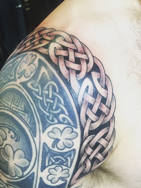 Polynesian shoulder tattoo
