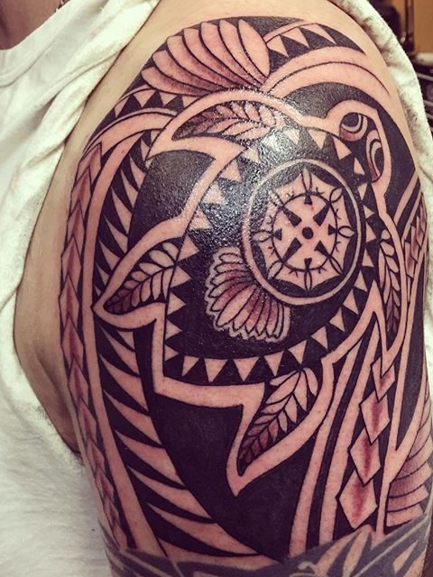 Polynesian turtle shoulder tattoo